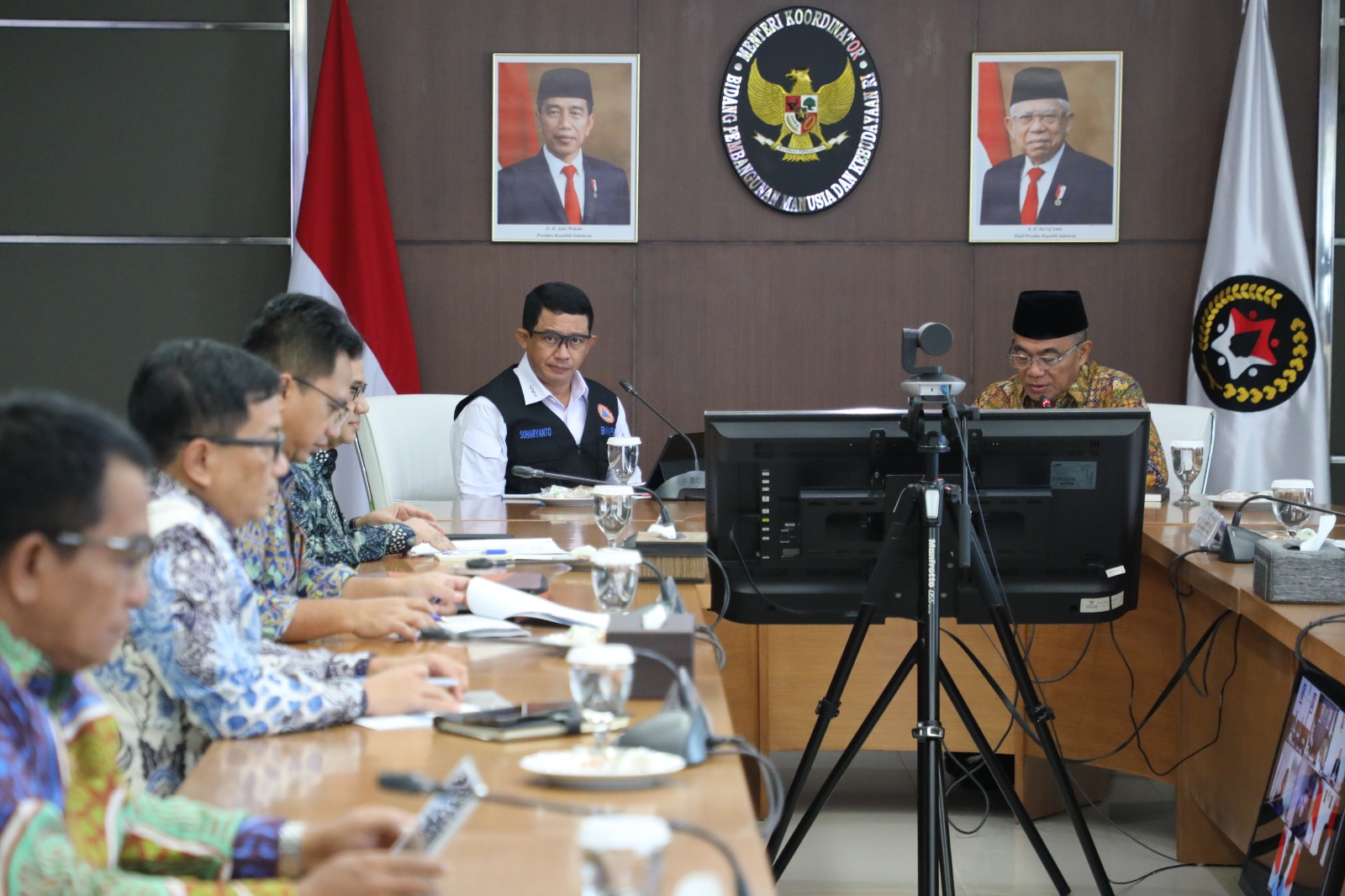 Kepala BNPB menghadiri undangan Menko PMK untuk melaksanakan Rapat Tingkat Menteri (RTM) yang membahas tentang kelanjutan bantuan kemanusiaan bagi negara Republik Vanuatu dan Myanmar di Kantor Kemenko PMK, Jakarta, Rabu (14/6).